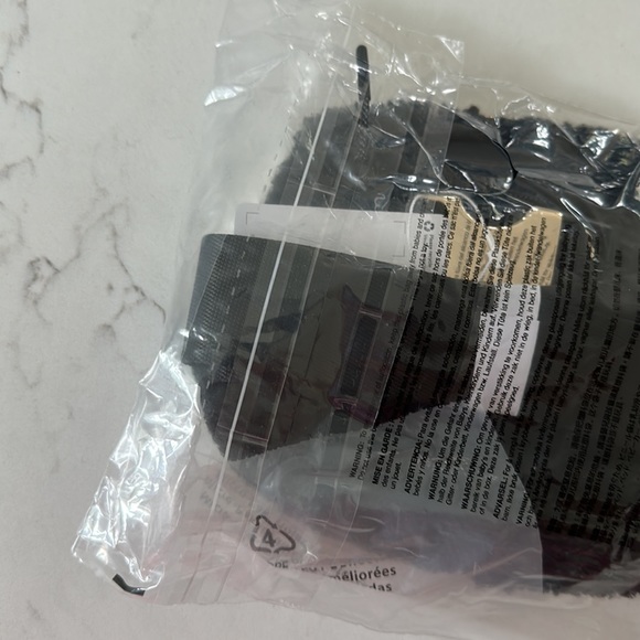 Lululemon Everywhere Fleece Belt Bag Black - Picture 9 of 13